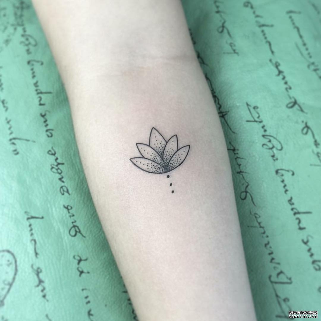 点刺线条花纹身图案