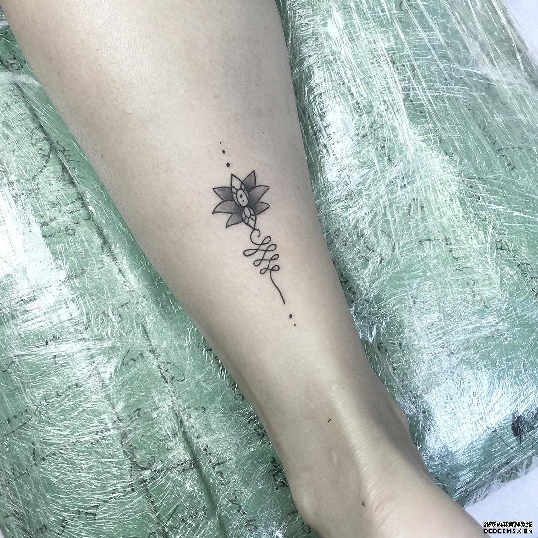 小腿线条梵花纹身