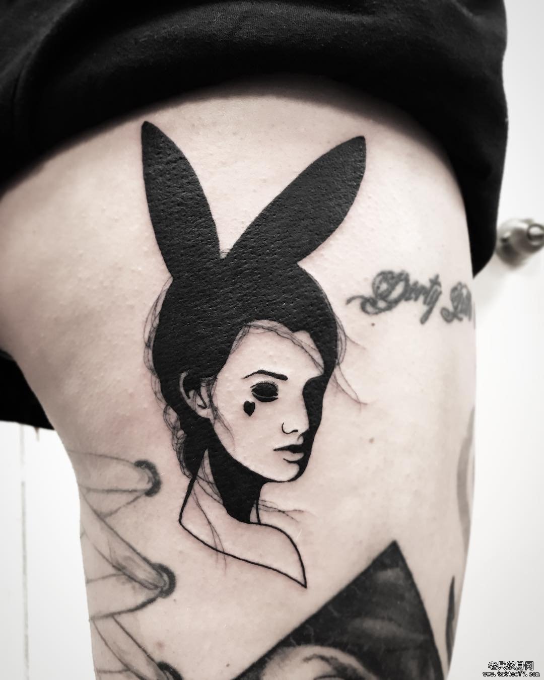 黑灰兔女郎纹身图案
