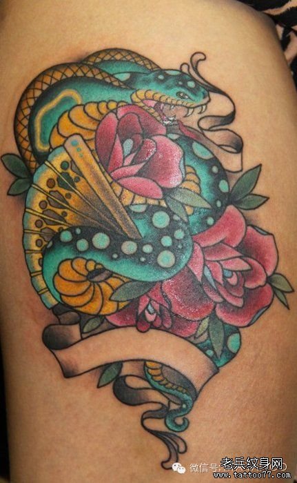 色彩蛇玫瑰纹身图案