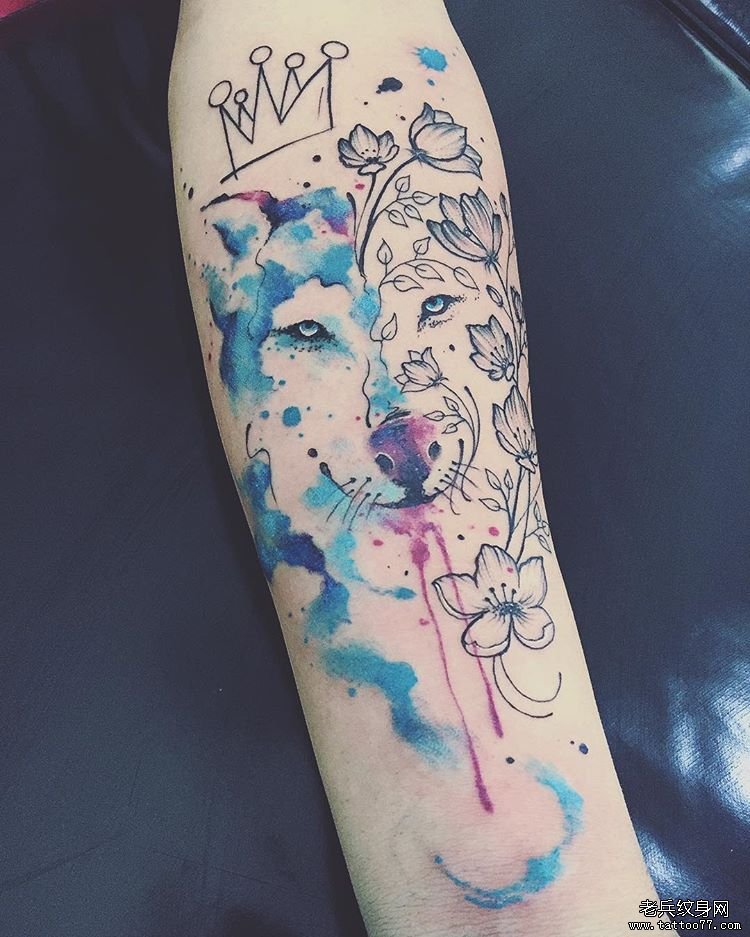 色彩泼墨狼手臂tattoo图案
