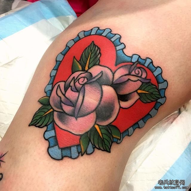 色彩爱心玫瑰腿部纹身图案