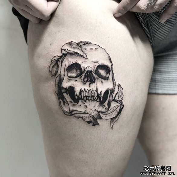 大腿骷髅纹身图案