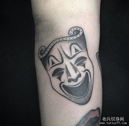 手臂面具小丑纹身图案