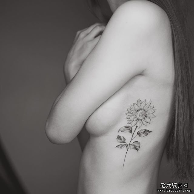 侧腰向日葵纹身图案