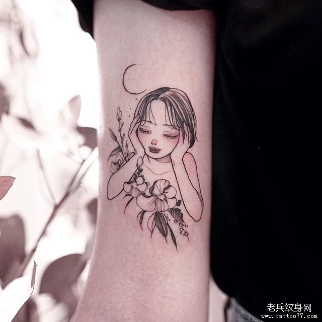 女孩与花个性手臂纹身图案