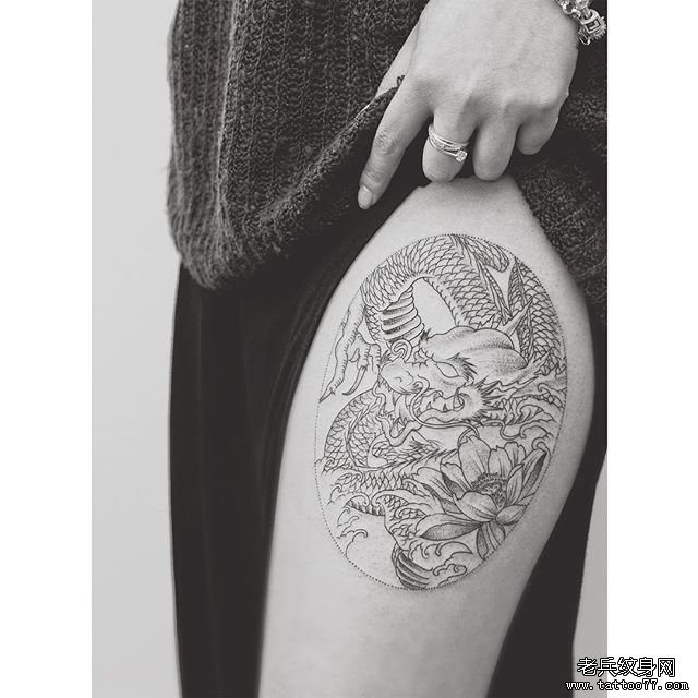 大腿龙莲花纹身图案