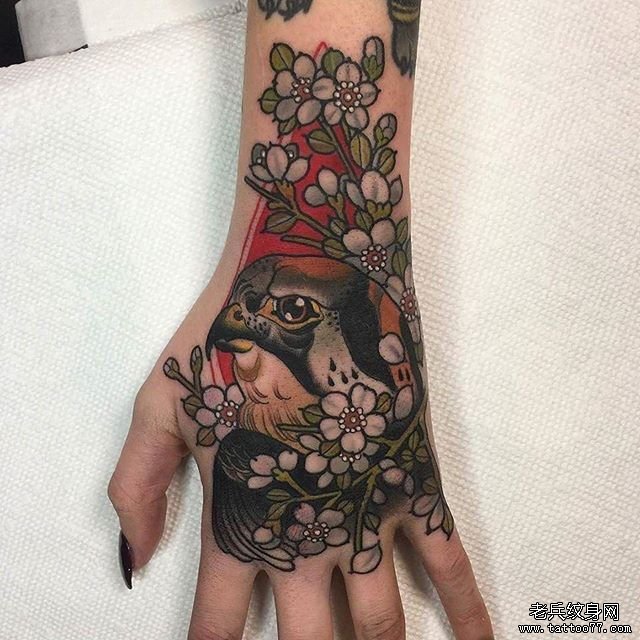 手背school鸟纹身图案
