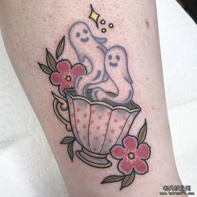 色彩水杯樱花纹身图案