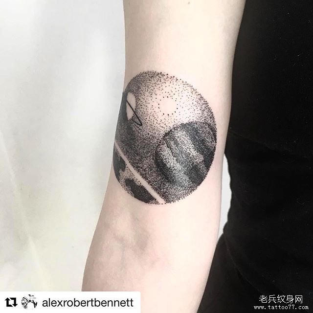 黑灰点刺星球纹身图案