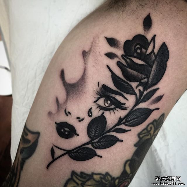 黑灰女郎玫瑰纹身图案