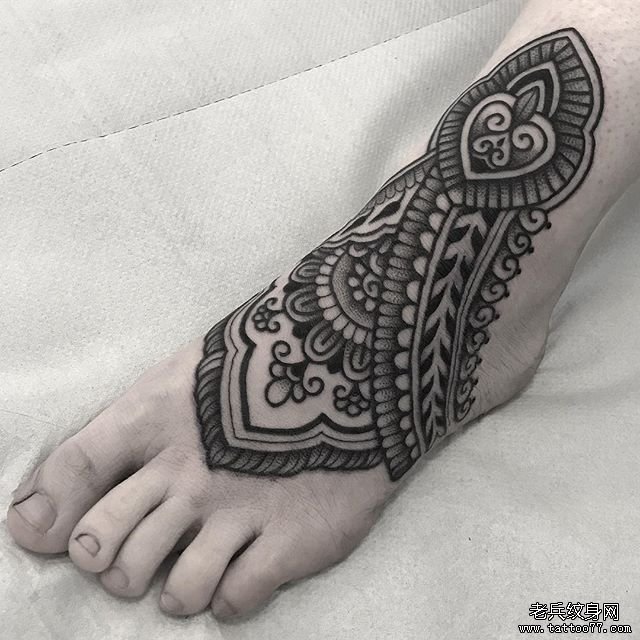 脚背点刺梵花纹身图案