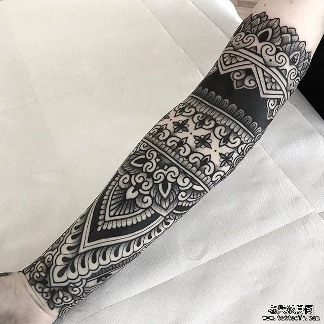 黑灰蕾丝梵花纹身