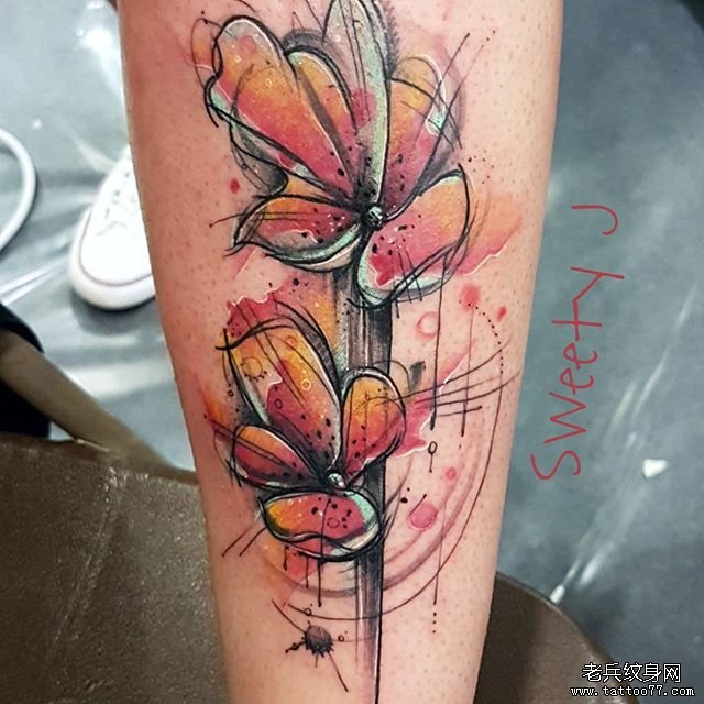 个性水彩花纹身图案