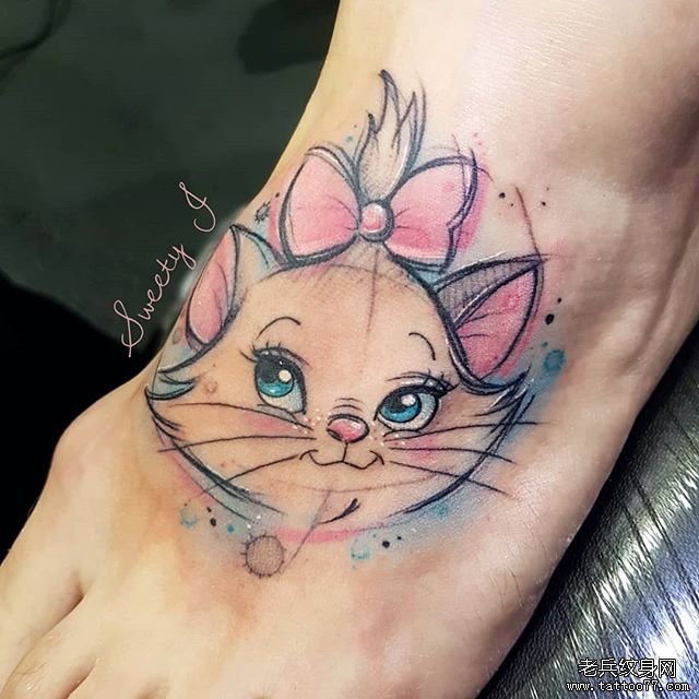 脚背水彩速写风格个性猫咪纹身图案