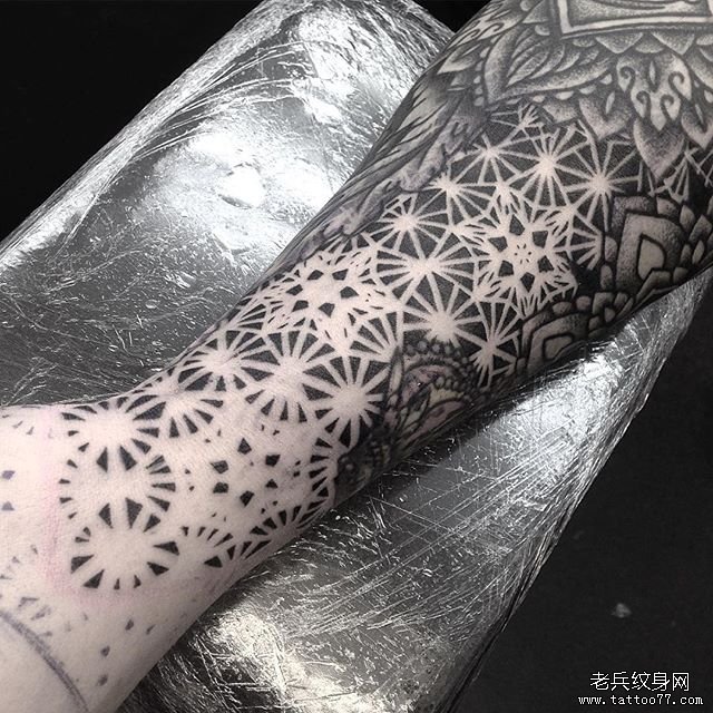 小腿梵花纹身图案