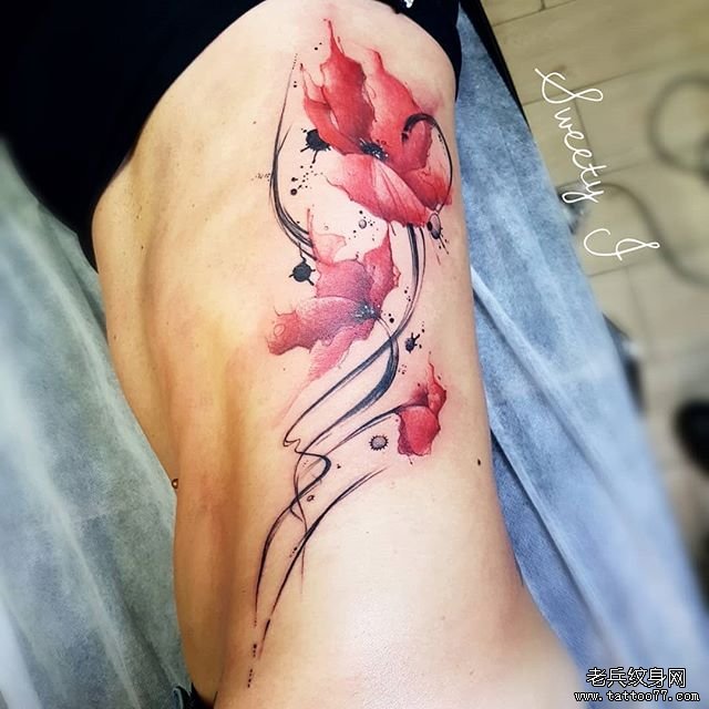 侧腰水彩花纹身图案
