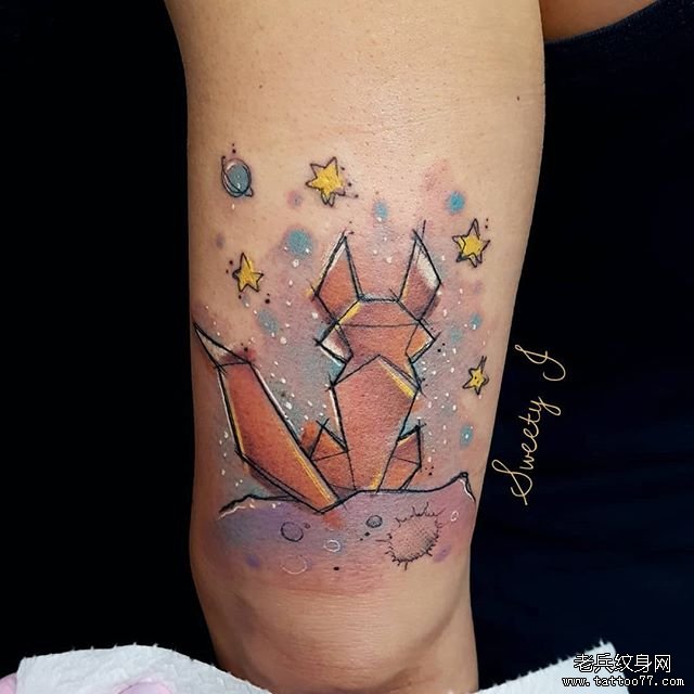 腿部彩色速写风格狐狸纹身图案