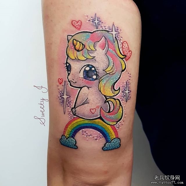 小臂个性彩色独角兽纹身图案