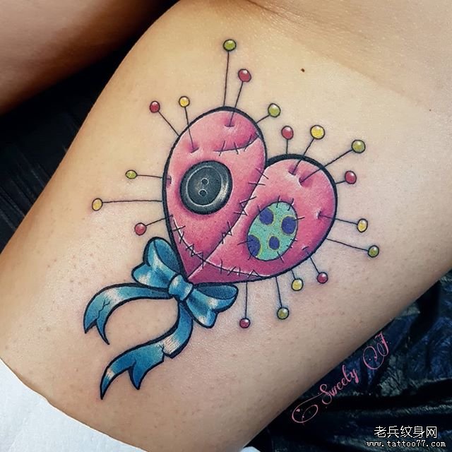大腿彩色怪物个性纹身图案