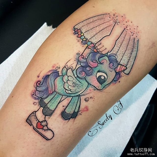 彩色个性独角兽纹身图案