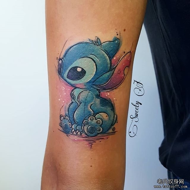手臂水彩个性史迪仔纹身图案