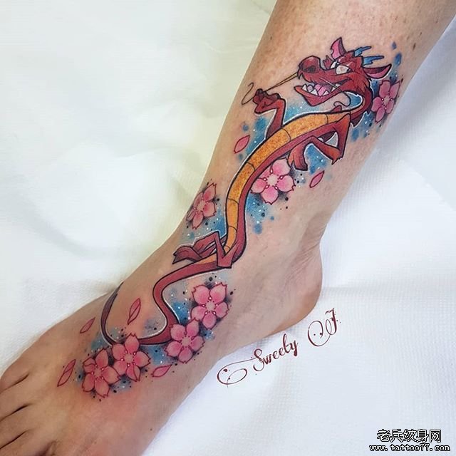 彩色个性龙脚踝纹身图案
