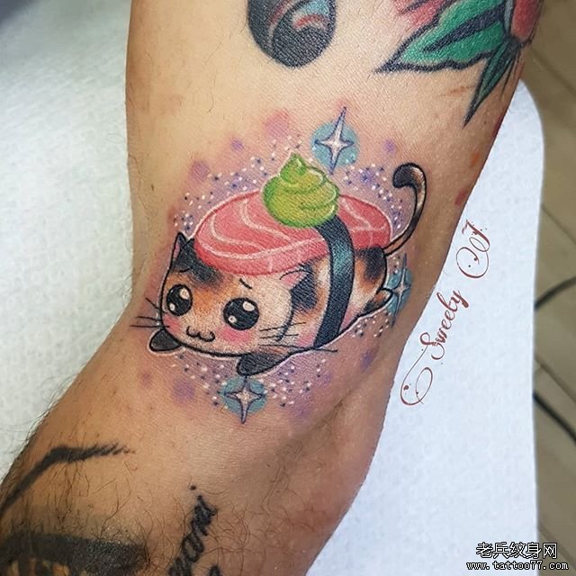 彩色猫咪寿司纹身图案