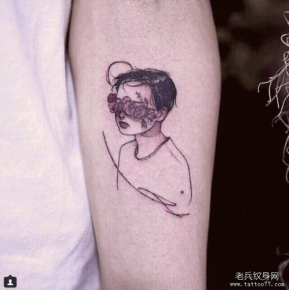 手臂小清新男孩花朵纹身