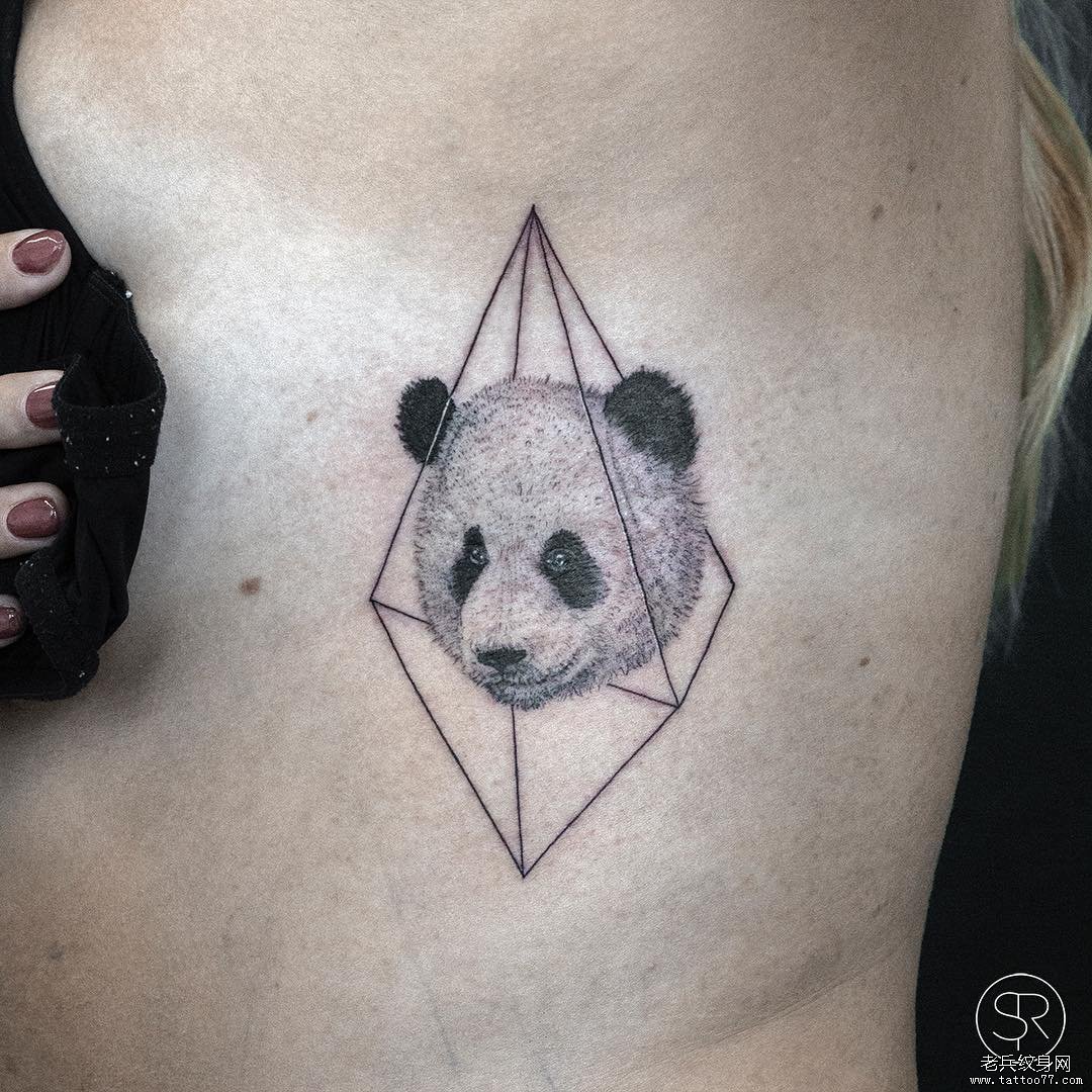 黑灰几何熊猫纹身