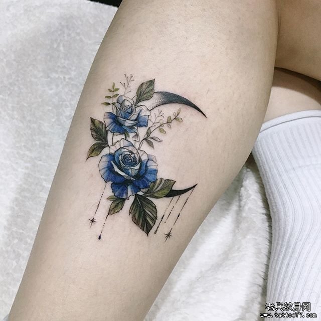 腿部小清新花卉月亮纹身图案