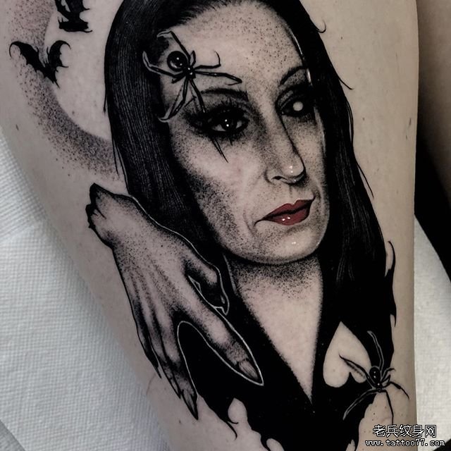  黑灰暗黑女郎蜘蛛文身