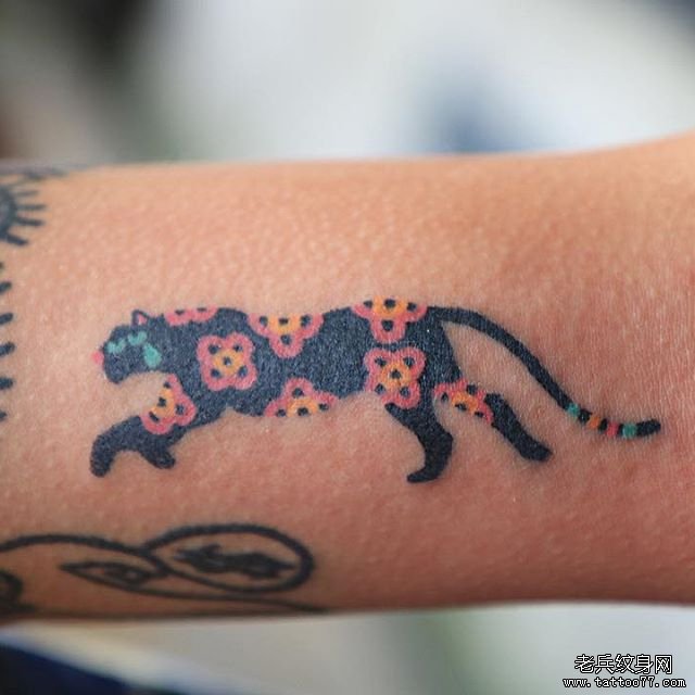 小清新豹子纹身图案