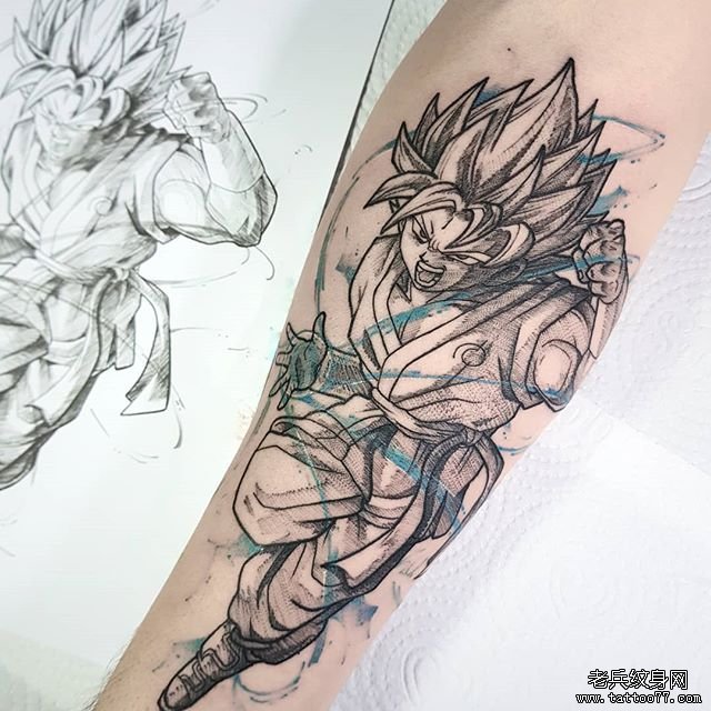 手臂黑灰悟空纹身