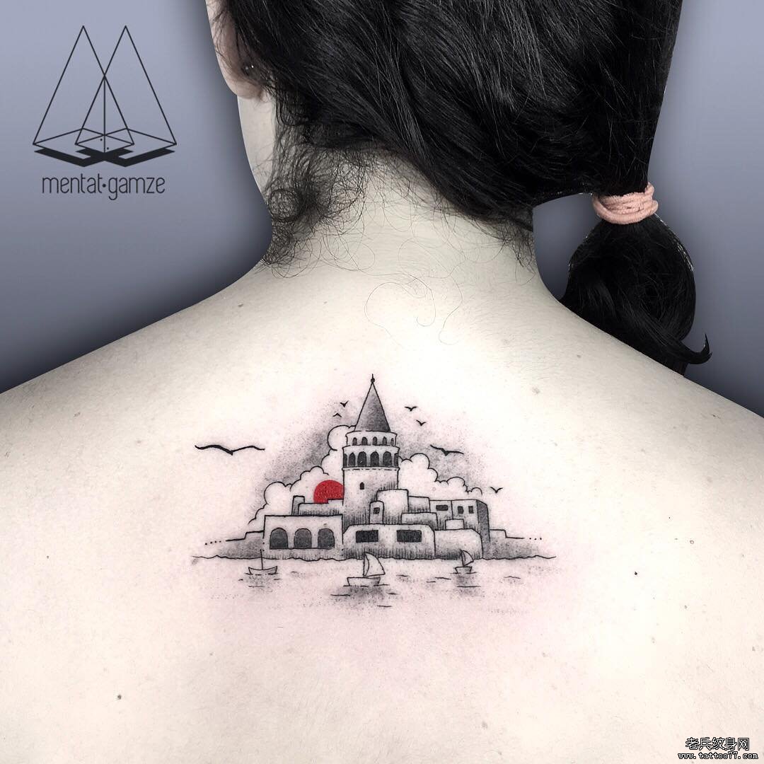 黑灰后背风景纹身