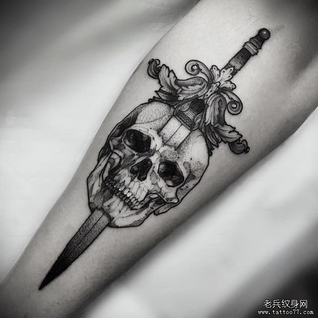 骷髅匕首纹身