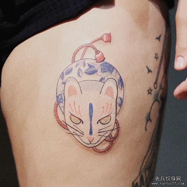 大腿彩色日式狐狸面具纹身