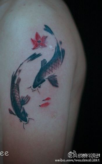 鲤鱼纹身图案大全：手臂水墨画鲤鱼纹身图案纹身图片