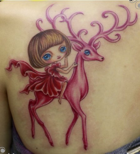 女人纹身图案大全：肩部卡通娃娃小鹿纹身图案纹身图片