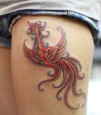 女人纹身图案大全：腿部彩色凤凰纹身图案纹身图片