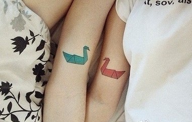 情侣纹身图案：手臂纸鹤情侣纹身图案纹身图片