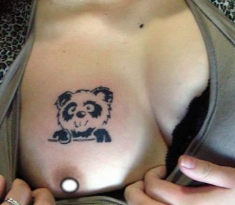 胸部纹身图案：胸部图腾熊猫纹身图案纹身图片