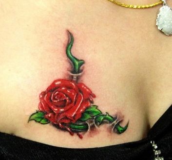 胸部纹身图案：胸部彩色玫瑰纹身图案纹身图片