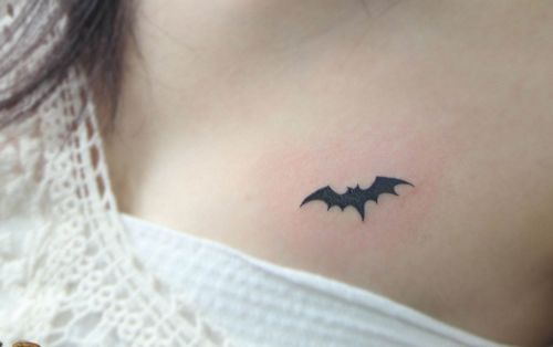 胸部纹身图案：胸部图腾蝙蝠纹身图案纹身图片