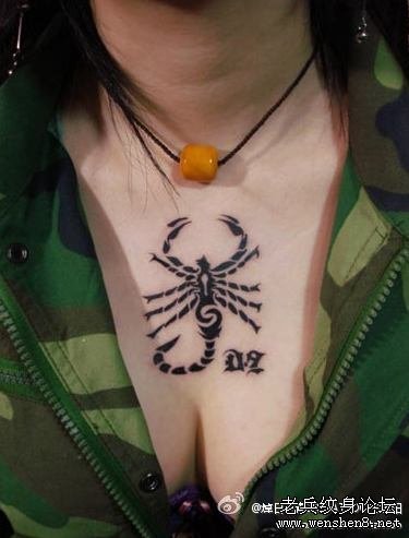蝎子纹身图案大全：胸部图腾蝎子纹身图案纹身图片