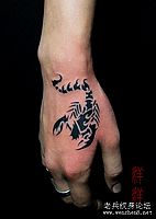 手部图腾蝎子纹身图案