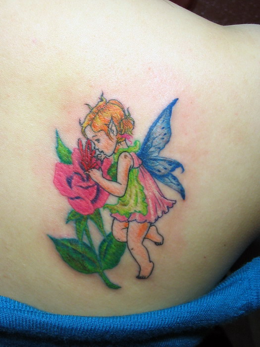 后肩背小天使玫瑰纹身图案