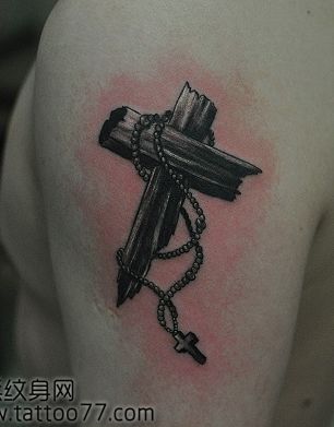 手臂十字架十字架项链纹身图案