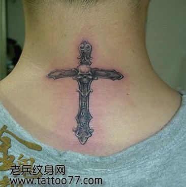 颈部十字架骷髅纹身图案