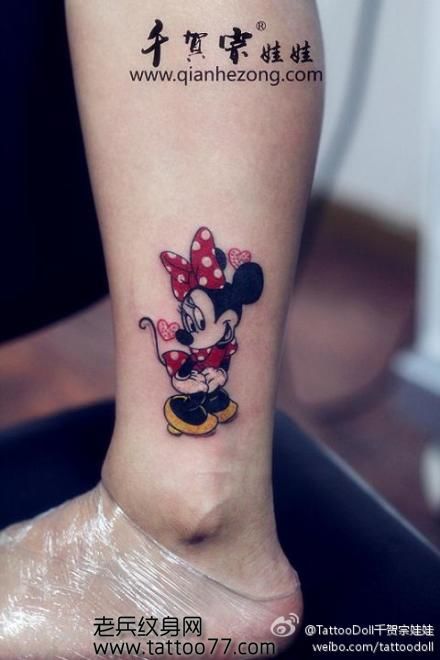 美女腿部可爱的米老鼠纹身图案